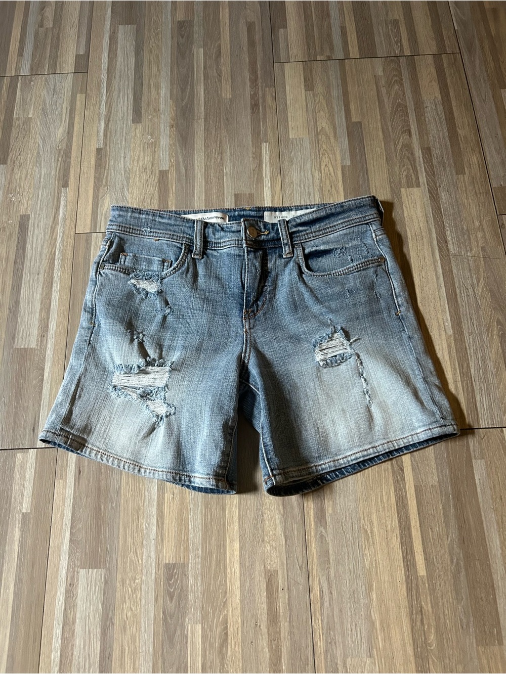 Pilcro Hyphen Light Wash Distressed Denim Shorts 5 1/2” inseam Size 26